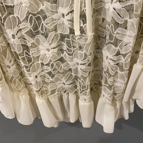 Beautiful  cream cold shoulder blouse M - Picture 5 of 6